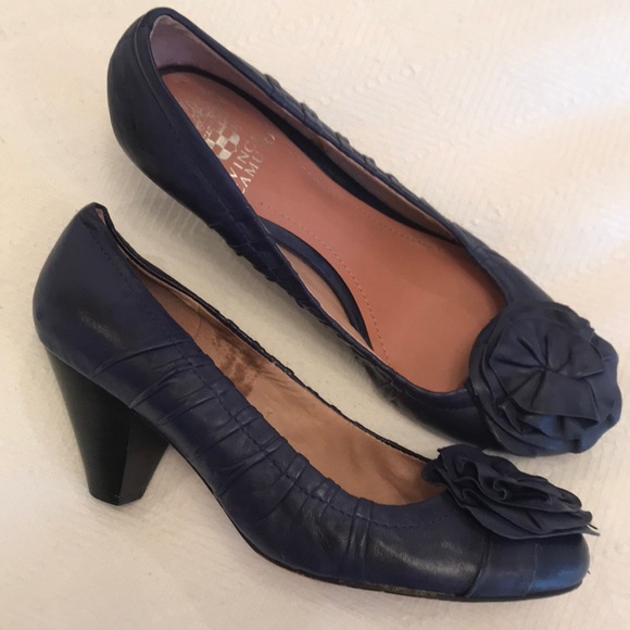 Royal Blue Vince Camuto heels with flower detail - Picture 2 of 8